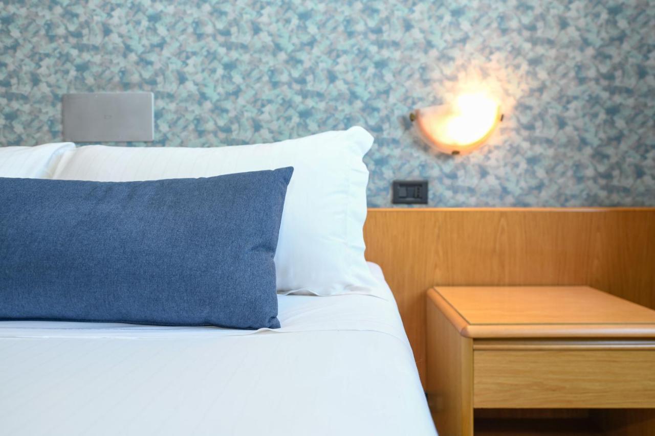 Hotel Aurora Desenzano del Garda Ngoại thất bức ảnh
